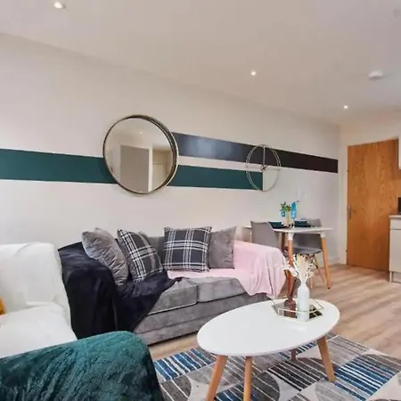 Contemporary - Sleeps 4